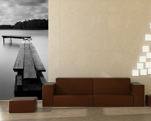 Bilderdepot24 Fototapete selbstklebend Steg schwarz weiß - 120x270 cm - Wandposter Tapete Motivtapete - Natur Landschaft See Wasser Horizont