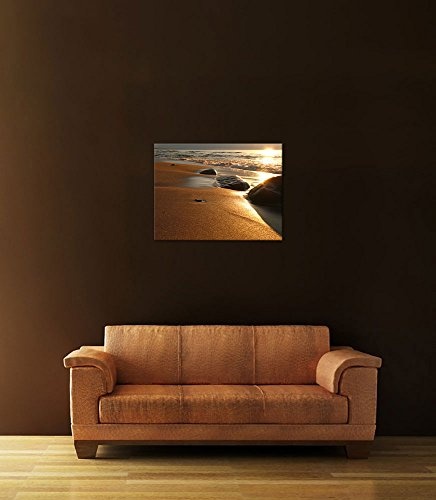 Wandbild - Goldener Strand - Bild auf Leinwand - 80x60 cm 1 teilig - Leinwandbilder - Bilder als Leinwanddruck - Urlaub, Sonne & Meer - Steine an Einem Strand