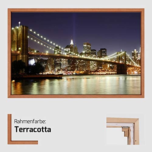 Canvas Leinwandbild Wandbild Kunstdruck, Brooklyn Bridge mit New Yorker Skyline bei Nacht 80x120 cm auf Keilrahmen gespannt und mit Massivholz-Schattenfugenrahmen 6 Farben-Auswahl, hier Terrakotta