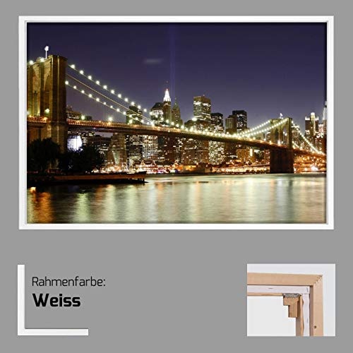Canvas Leinwandbild Wandbild Kunstdruck, Brooklyn Bridge mit New Yorker Skyline bei Nacht 65x100 cm auf Keilrahmen gespannt und mit Massivholz-Schattenfugenrahmen 6 Farben-Auswahl, hier Weiß