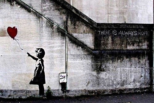 CANVAS IT UP Banksy Leinwandbild, Kunstdruck There is Always Hope rot zum Ringeln Mädchen Foto Bild Druck Home Dekoration Raum Dekor Bilder