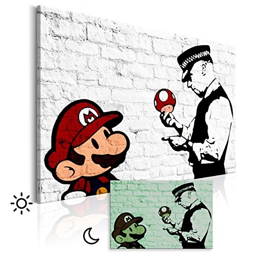 decomonkey Leinwand Bilder nachtleuchtend Banksy Mario 60x40 cm Wandbilder Tag & Nacht Design Bilder mit 3D nachleuchtenden Farben Vlies Leinwand/Mario Banksy Graffiti Ziegel Game
