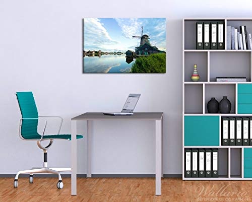 Wallario Leinwandbild Alte Windmühle an Einem Fluss - 60 x 90 cm in Premium-Qualität: Brillante lichtechte Farben, hochauflösend, verzugsfrei