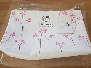 Liz Earle Leinwandbild Pink Blumen Make-up Bag