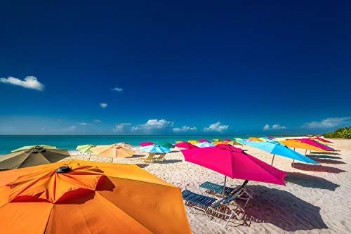 Voss Fine Art Photography Leinwandbild in Galerie Qualität. Bunte Sonnenschirme am Strand von Aruba in der Karibik. Leinwand Foto aufgezogen auf Naturholz Keilrahmen als Kunst Wandbild | Bild