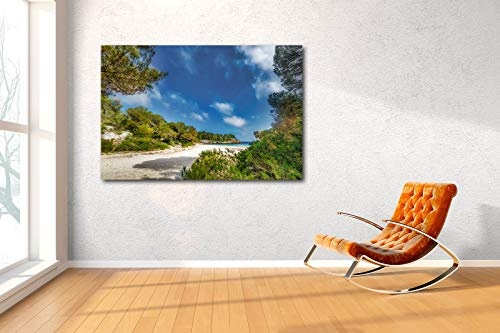 Voss Fine Art Photography Leinwandbild in Galerie Qualität. Schöne Bucht mit Strand auf der Insel Menorca im Sonnenlicht. Leinwand Foto aufgezogen auf Naturholz Keilrahmen als Kunst Wandbild | Bild