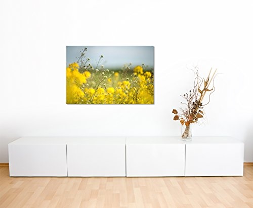Fotoleinwand 90x60cm Landschaftsfotografie - Wiese mit gelben Blumen auf Leinwand exklusives Wandbild moderne Fotografie für ihre Wand in vielen Größen