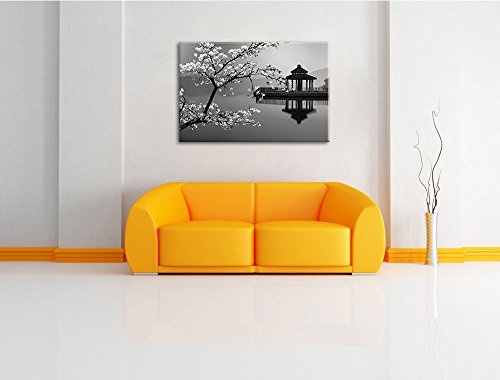 schöner Kirschbaum an japanischem See schwarz/weiß Format: 120x80 auf Leinwand, XXL riesige Bilder fertig gerahmt mit Keilrahmen, Kunstdruck auf Wandbild mit Rahmen, günstiger als Gemälde oder Ölbild, kein Poster oder Plakat