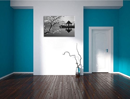 schöner Kirschbaum an japanischem See schwarz/weiß Format: 120x80 auf Leinwand, XXL riesige Bilder fertig gerahmt mit Keilrahmen, Kunstdruck auf Wandbild mit Rahmen, günstiger als Gemälde oder Ölbild, kein Poster oder Plakat
