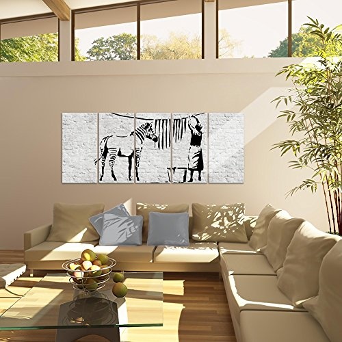 Bilder Washing Zebra Banksy Wandbild 200 x 80 cm - 5 Teilig Vlies - Leinwand Bild XXL Format Wandbilder Wohnzimmer Wohnung Deko Kunstdrucke Schwarz Weiß MADE IN GERMANY Fertig zum Aufhängen 303255a