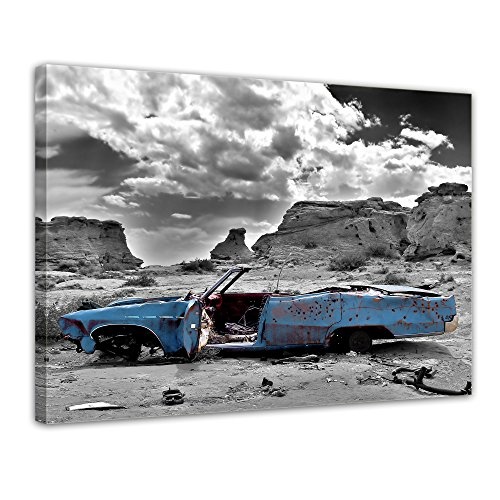 Keilrahmenbild - Cadillac - blau - Bild auf Leinwand - 120x90 cm 1 teilig - Leinwandbilder - Motorisiert - Amerika - Landschaften - Autowrack in der Wüste