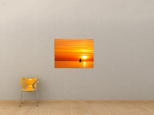 Wandbild - Sailing - Bild auf Leinwand - 80 x 60 cm - Leinwandbilder - Bilder als Leinwanddruck - Landschaften - orange - gelb - Segelboot im Sonnenuntergang