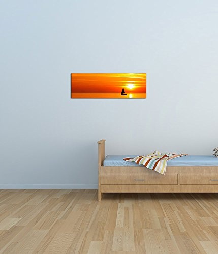 Wandbild - Sailing - Bild auf Leinwand - 90 x 30 cm - Leinwandbilder - Bilder als Leinwanddruck - Landschaften - orange - gelb - Segelboot im Sonnenuntergang