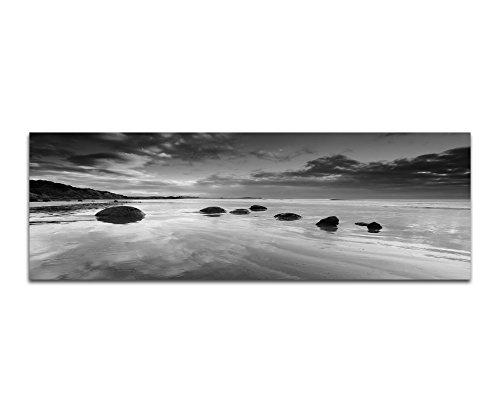 Augenblicke Wandbilder Keilrahmenbild Panoramabild SCHWARZ/Weiss 150x50cm Neuseeland Meer Strand Steine Morgenlicht