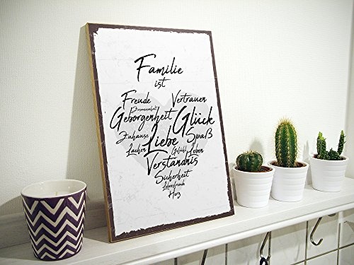 TypeStoff Holzschild mit Spruch – Familie IST – im Vintage-Look mit Zitat als Geschenk und Dekoration zum Thema Zuhause, Vertrauen und Zusammenhalt (19,5 x 28,2 cm)