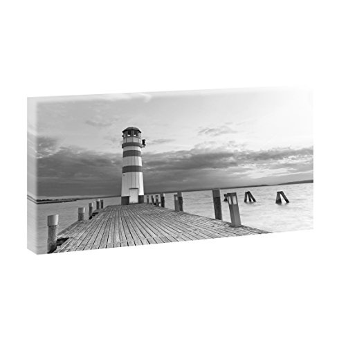 Leuchtturm am Steg | Panoramabild im XXL Format | Poster | Wandbild | Fotografie | Trendiger Kunstdruck auf Leinwand | Verschiedene Farben und Größen (160 cm x 80 cm, Schwarz-Weiß)