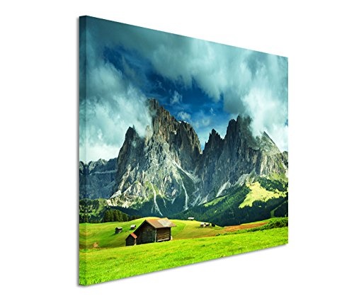 120x80cm Leinwandbild auf Keilrahmen Alpen Berge Wiesen Holzhütte Wolken Wandbild auf Leinwand als Panorama